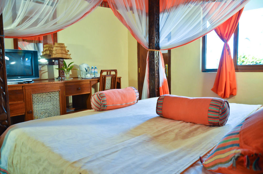 Hill Park Hotel - Tiwi Beach Exterior foto