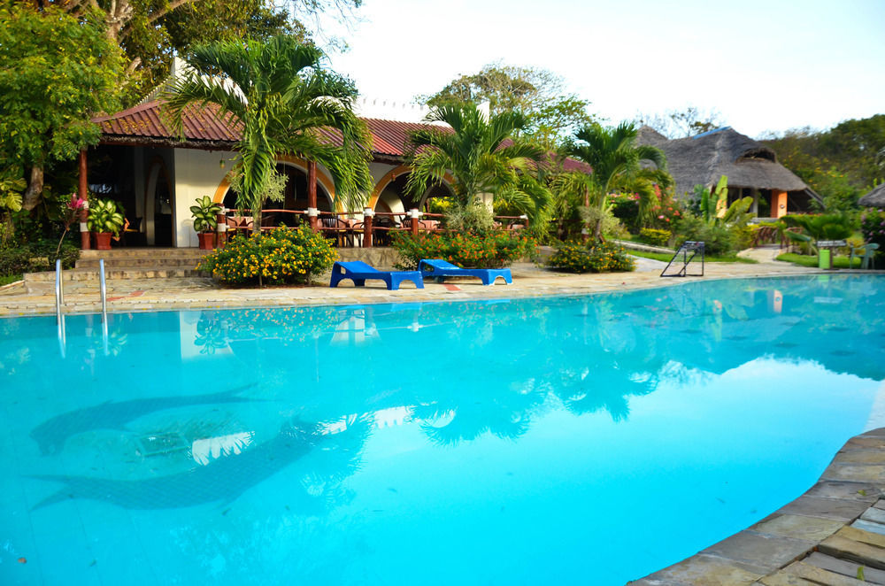 Hill Park Hotel - Tiwi Beach Exterior foto